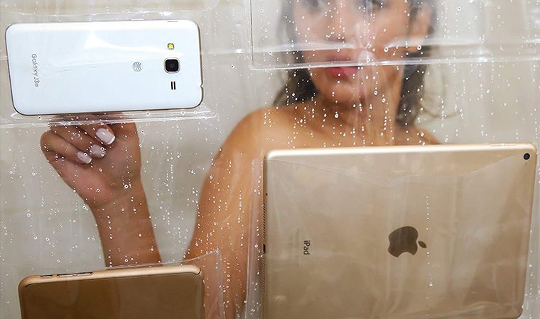 SHOWER IPHONE / IPAD CURTAIN